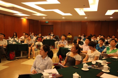 图3：学员们认真聆听